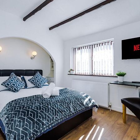 Sunshine Cottage By Happy Sunshine Stay Golborne Ngoại thất bức ảnh