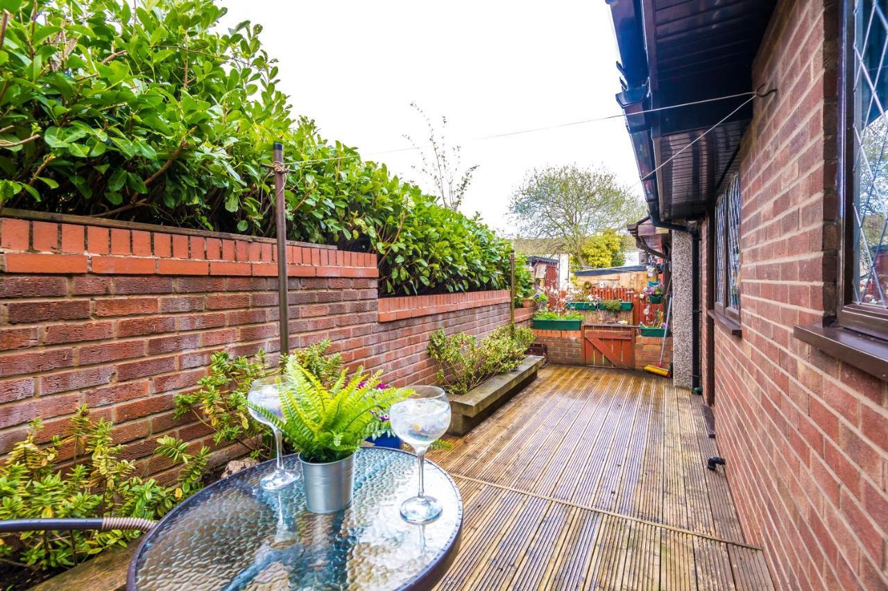 Sunshine Cottage By Happy Sunshine Stay Golborne Ngoại thất bức ảnh