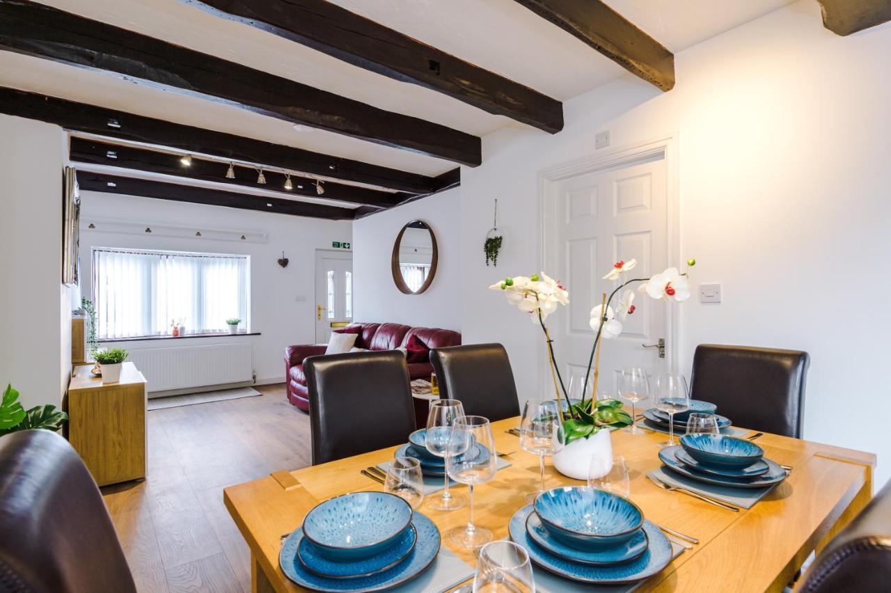 Sunshine Cottage By Happy Sunshine Stay Golborne Ngoại thất bức ảnh