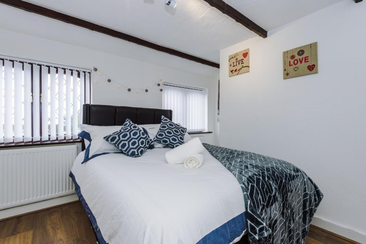Sunshine Cottage By Happy Sunshine Stay Golborne Ngoại thất bức ảnh